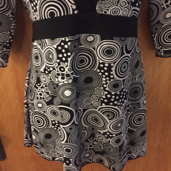 Black & White Olivia Paige Tie Back Tunic Size Small - Picture 4 of 7
